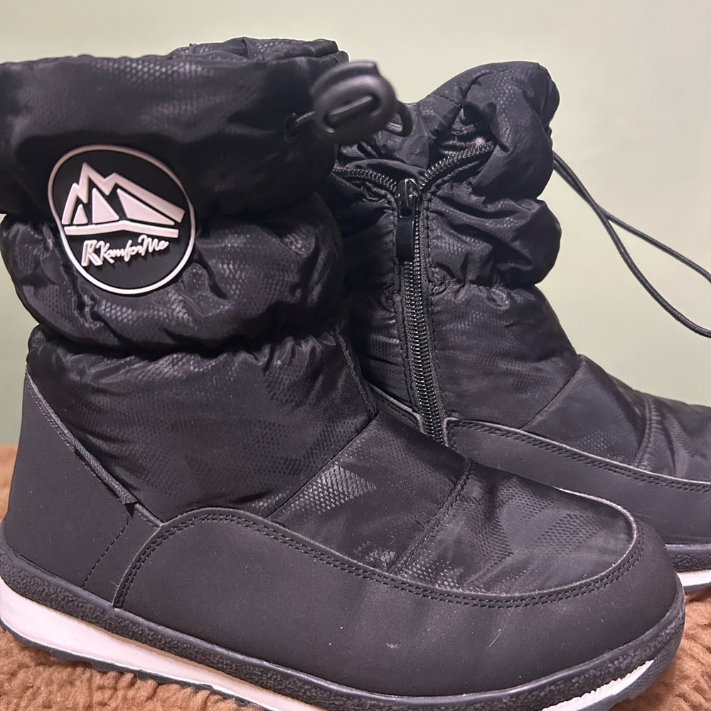 Kids Black Snow Boots with Mountain Logo